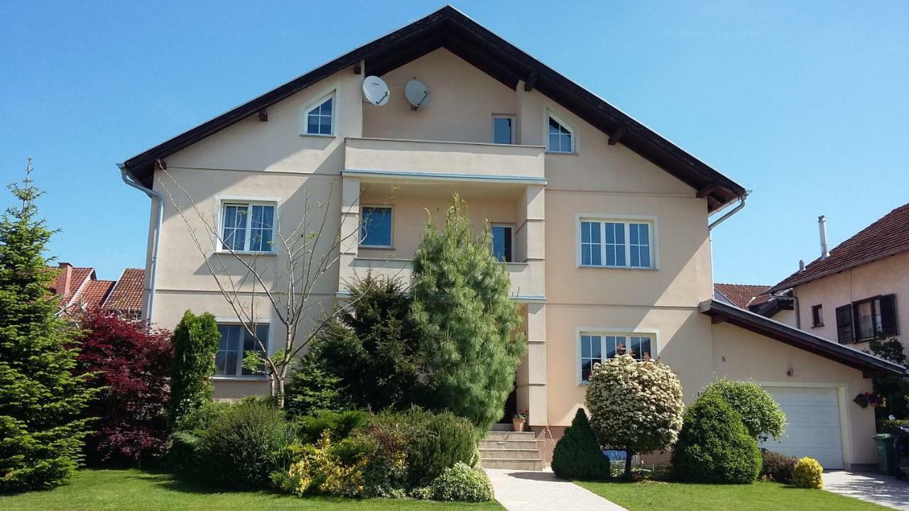 Apartments Place4You Бьеловар Экстерьер фото